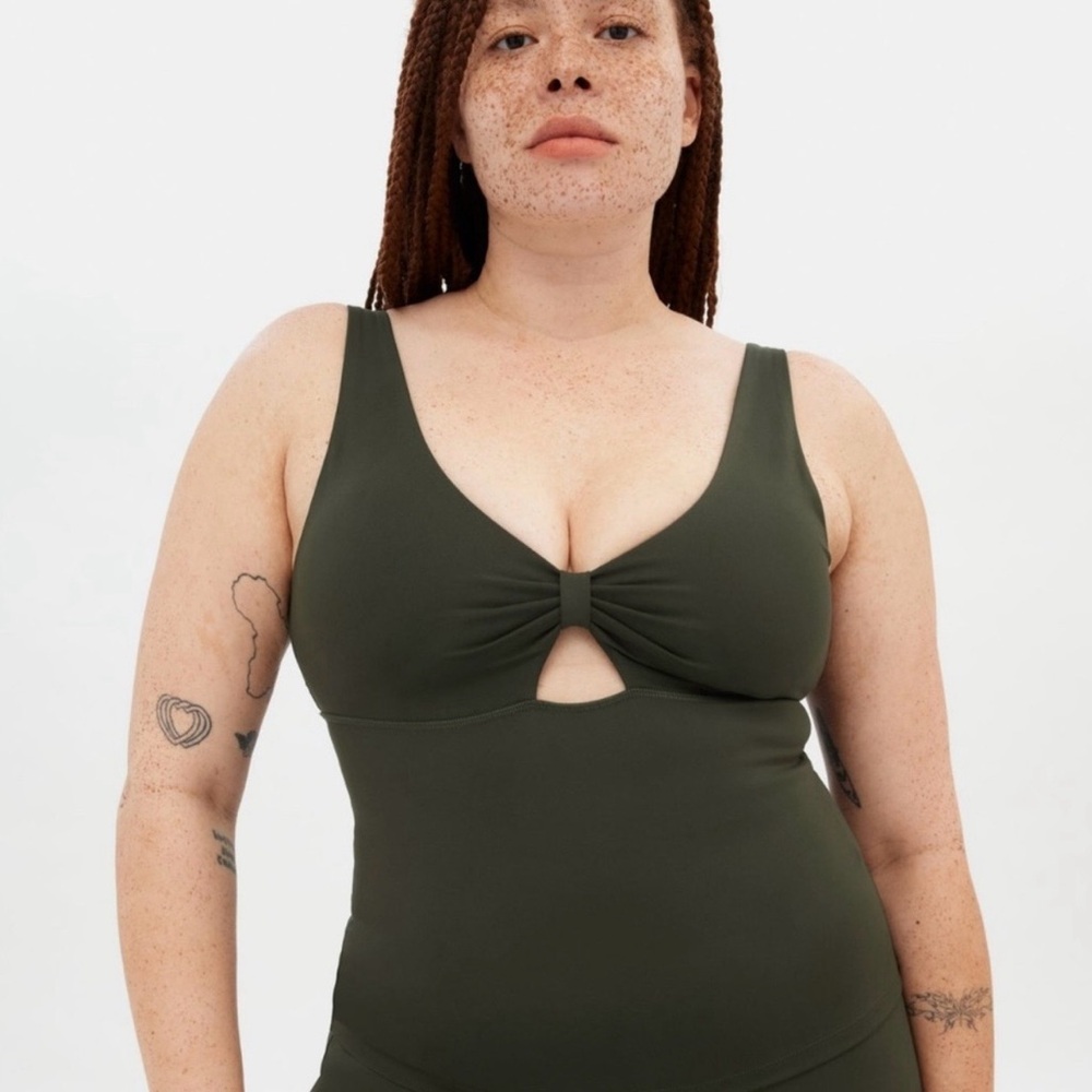 The Girlfriend Collective - Olive twist top